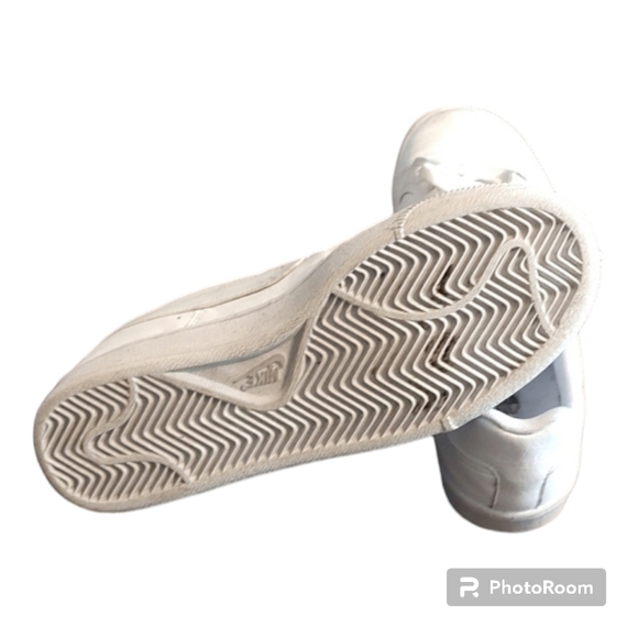 Nike Boys Sneakers - Picture 2 of 3